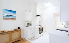 Lovely 2Bd Cottage In Citycenter